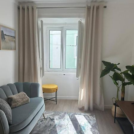 Stylish Renovated Apartment In Chiado Lissabon Exterior foto