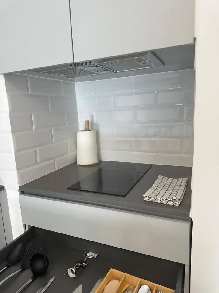 Stylish Renovated Apartment In Chiado Lissabon Exterior foto