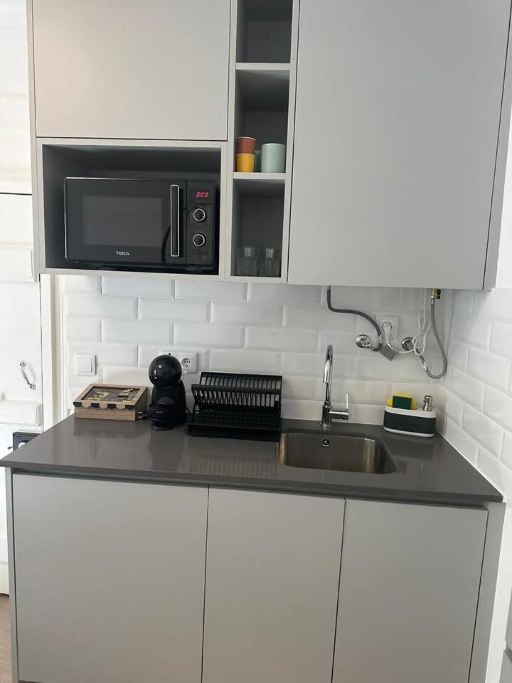 Stylish Renovated Apartment In Chiado Lissabon Exterior foto