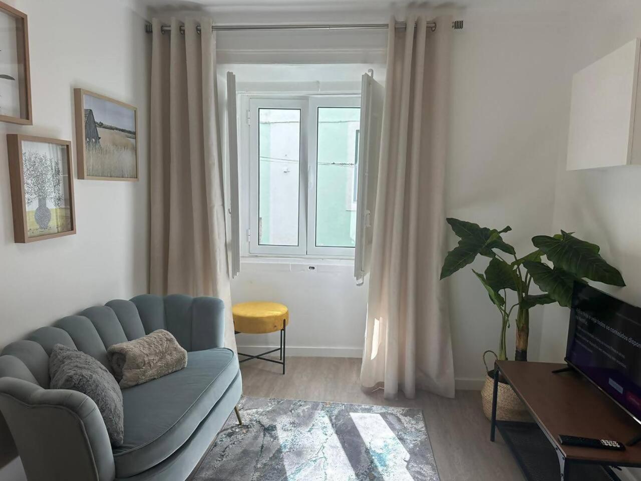 Stylish Renovated Apartment In Chiado Lissabon Exterior foto
