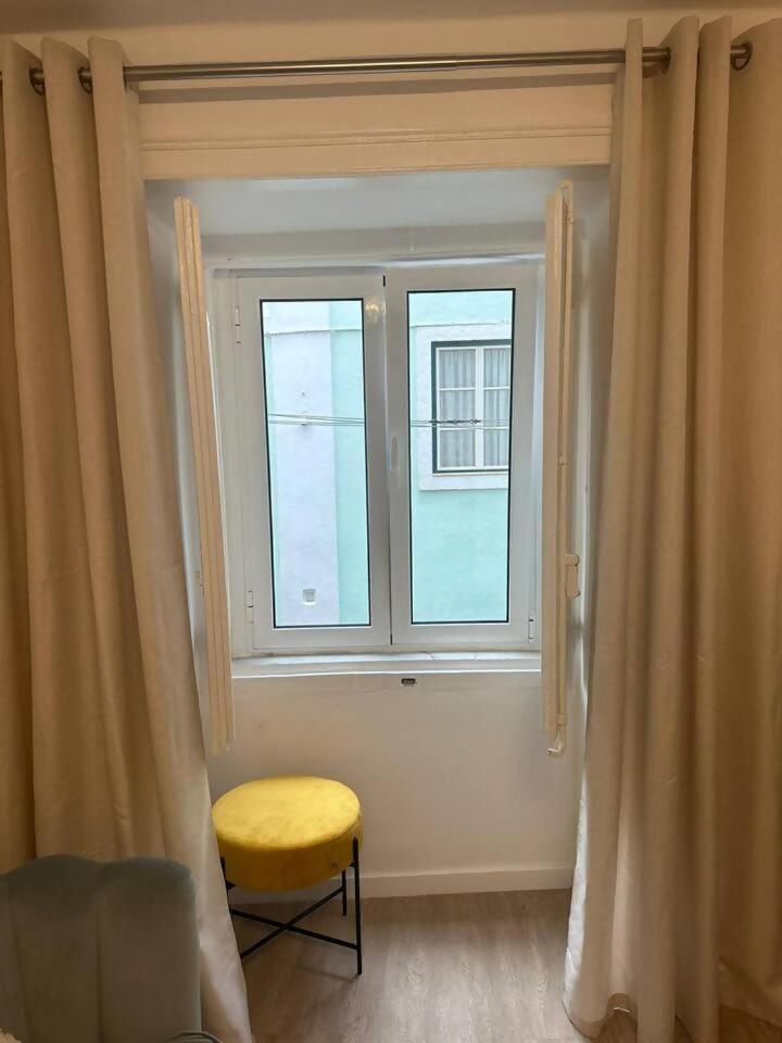 Stylish Renovated Apartment In Chiado Lissabon Exterior foto